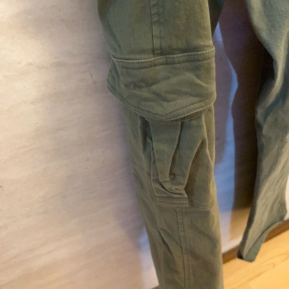 Lepunuo Casual Olive Green Women's Cargo Trousers - Picture 6 of 10